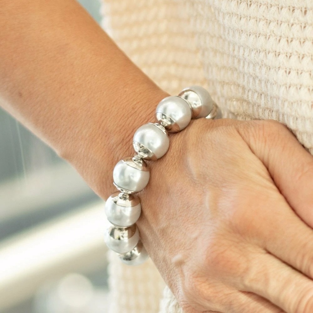 Paparazzi One Woman Show Stopper Silver Bracelet Silver NWT